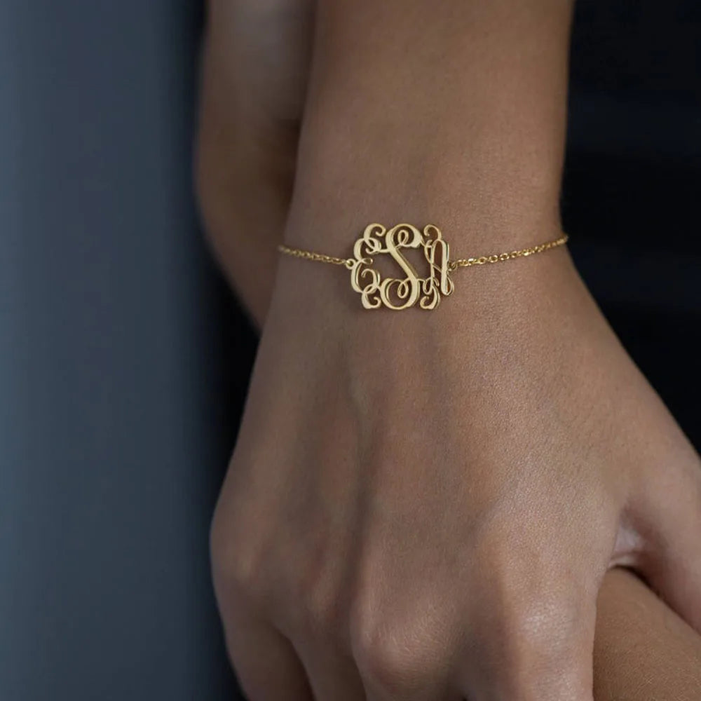 Minimalist Monogram Bracelet – A Personalized Touch