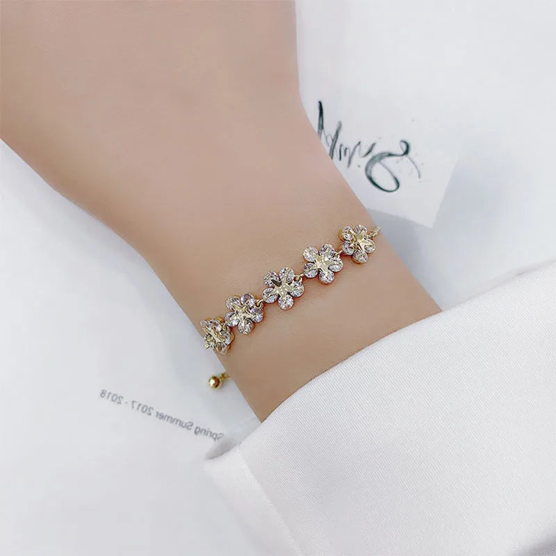 Elegant Gold Flower Charm Bracelet with Rhinestones – Chic & Trendy