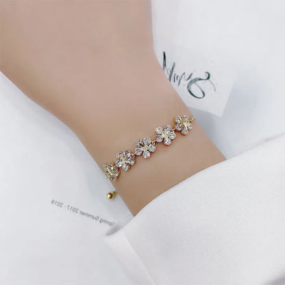 Elegant Gold Flower Charm Bracelet with Rhinestones – Chic & Trendy